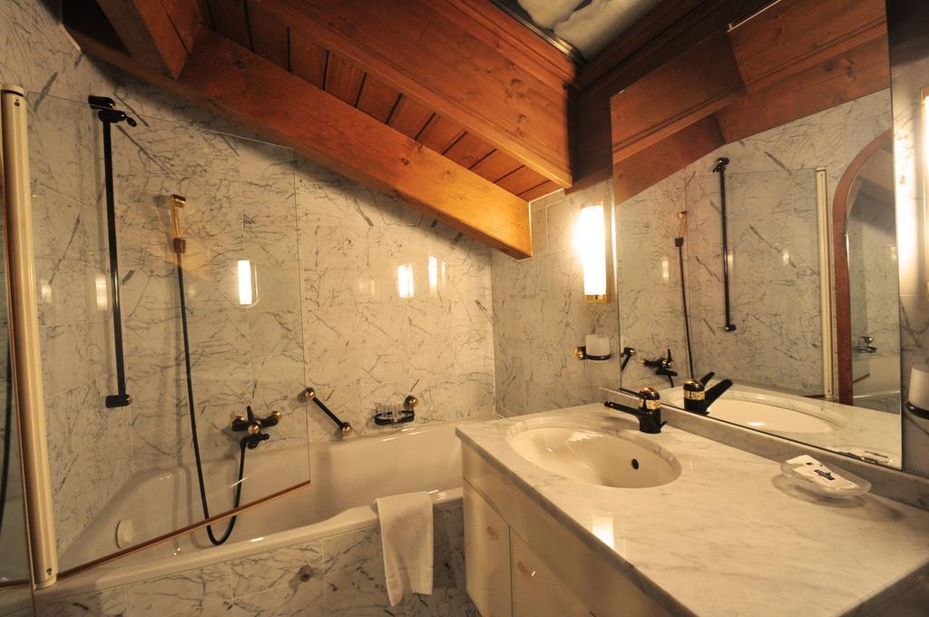 Haus Tiefbach - Apartment Cervino Zermatt Exteriör bild