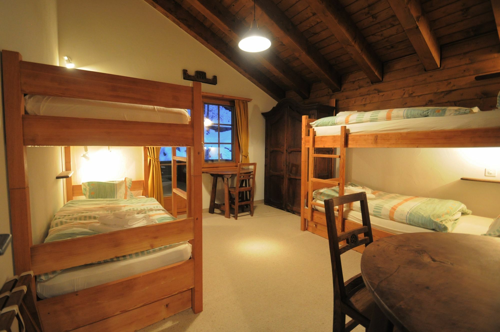 Haus Tiefbach - Apartment Cervino Zermatt Exteriör bild