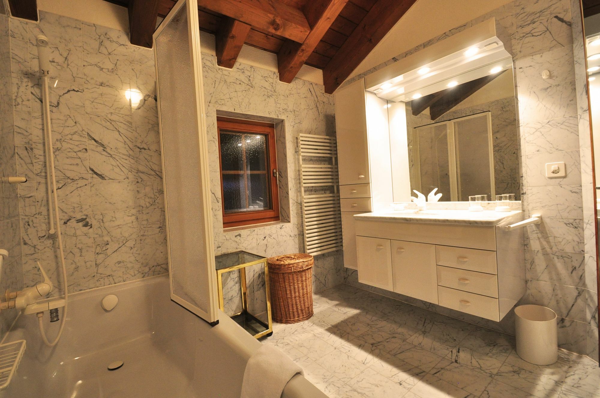 Haus Tiefbach - Apartment Cervino Zermatt Exteriör bild