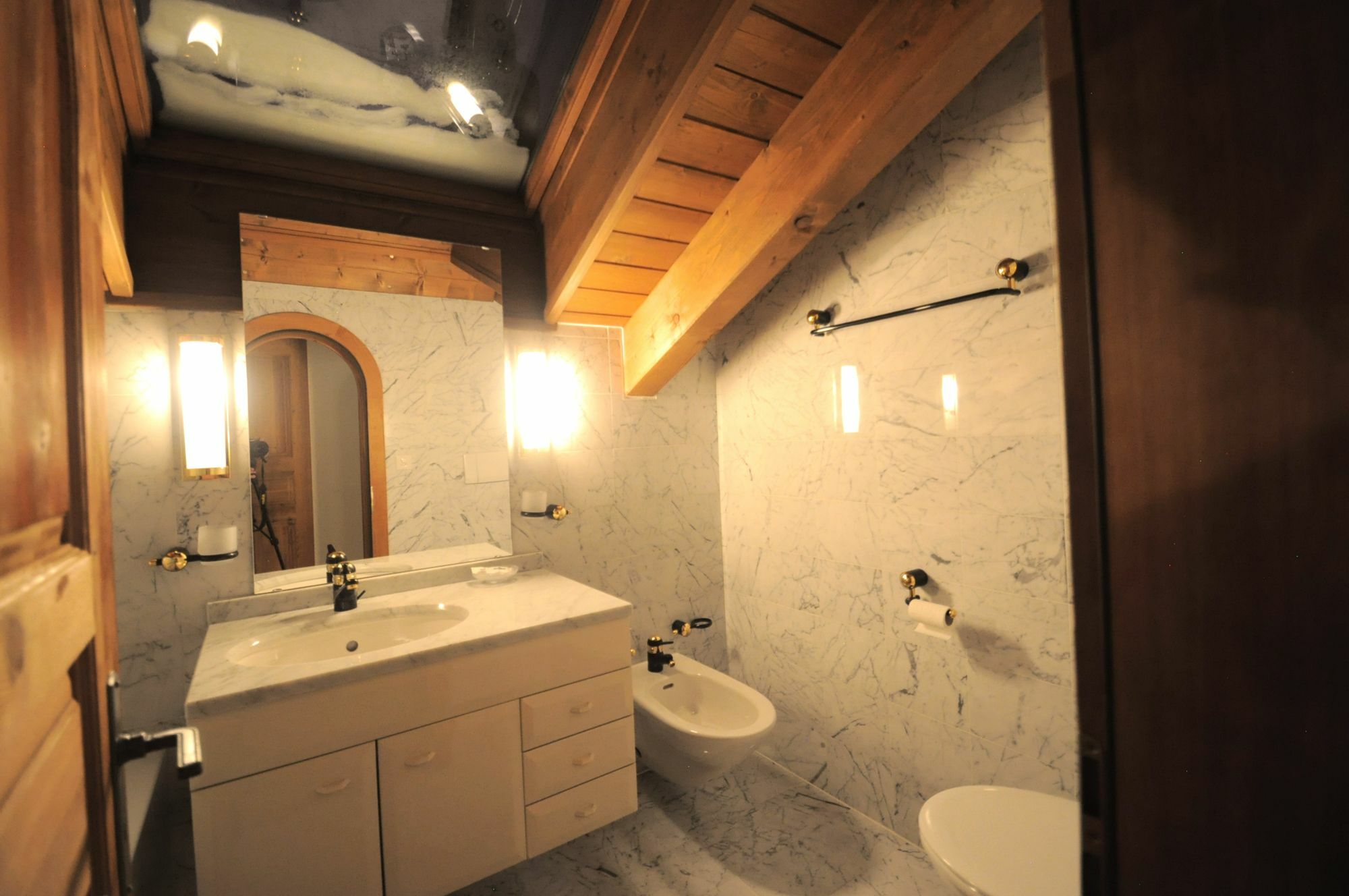 Haus Tiefbach - Apartment Cervino Zermatt Exteriör bild